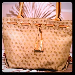 Dooney & Bourke purse ☀️